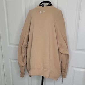 Nike Beige Crewneck Sweatshirt Oversized Size Small